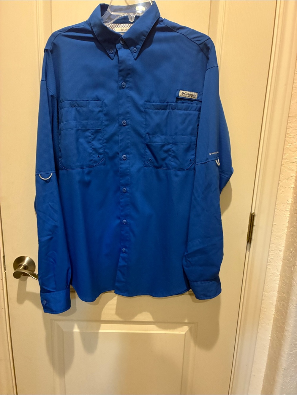 Columbia Men's Button-Down Fishing Shirt in Royal Blue